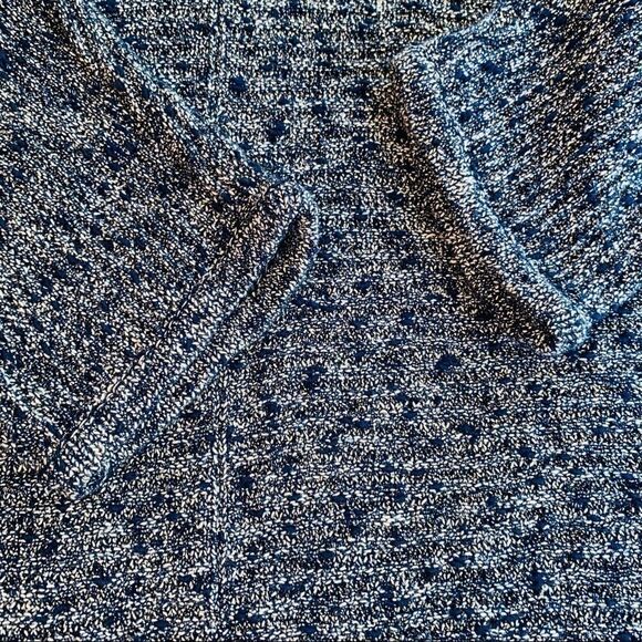 Chico’s 3/4 length metallic SZ 3 sleeve sweater - Picture 4 of 10